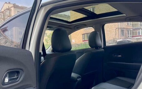 Honda Vezel, 2020 год, 1 600 000 рублей, 8 фотография