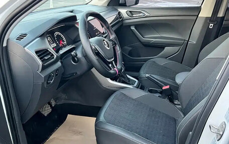 Volkswagen T-Cross I, 2022 год, 1 300 000 рублей, 9 фотография