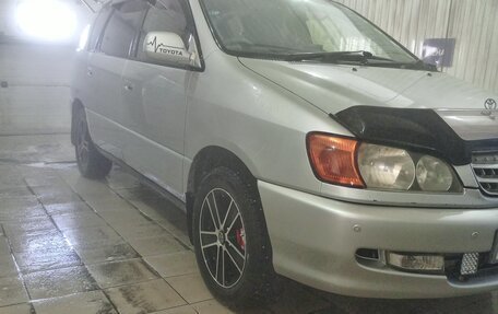 Toyota Ipsum II, 2000 год, 580 000 рублей, 2 фотография