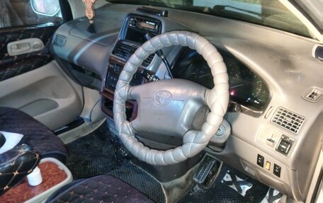 Toyota Ipsum II, 2000 год, 580 000 рублей, 11 фотография