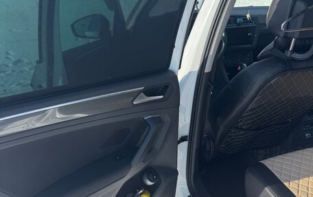 Volkswagen Tiguan II, 2019 год, 2 600 000 рублей, 22 фотография