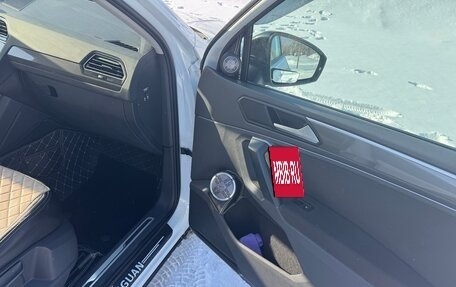 Volkswagen Tiguan II, 2019 год, 2 600 000 рублей, 24 фотография