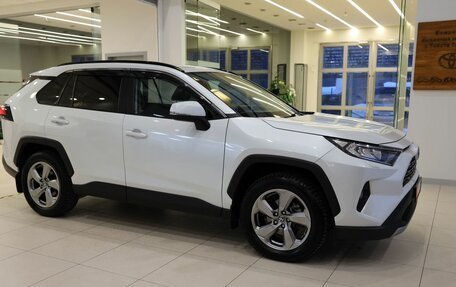 Toyota RAV4, 2019 год, 3 575 000 рублей, 4 фотография