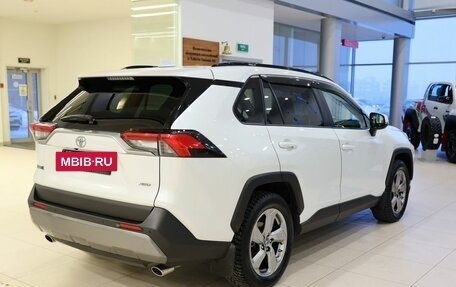 Toyota RAV4, 2019 год, 3 575 000 рублей, 5 фотография