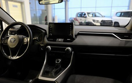 Toyota RAV4, 2019 год, 3 575 000 рублей, 18 фотография