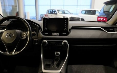 Toyota RAV4, 2019 год, 3 575 000 рублей, 19 фотография