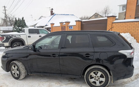 Mitsubishi Outlander III рестайлинг 3, 2013 год, 3 400 000 рублей, 3 фотография