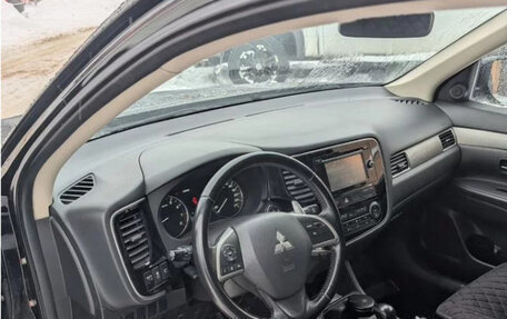 Mitsubishi Outlander III рестайлинг 3, 2013 год, 3 400 000 рублей, 6 фотография