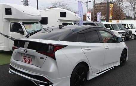 Toyota Prius IV XW50, 2022 год, 1 850 000 рублей, 6 фотография