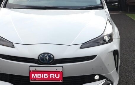 Toyota Prius IV XW50, 2022 год, 1 850 000 рублей, 5 фотография