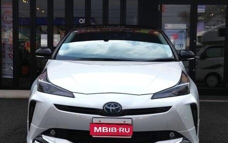 Toyota Prius IV XW50, 2022 год, 1 850 000 рублей, 2 фотография