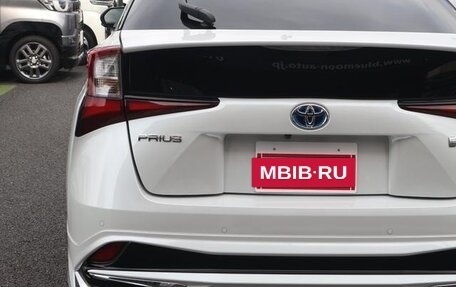 Toyota Prius IV XW50, 2022 год, 1 850 000 рублей, 9 фотография