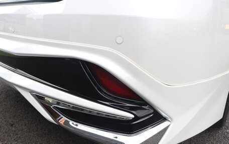 Toyota Prius IV XW50, 2022 год, 1 850 000 рублей, 10 фотография