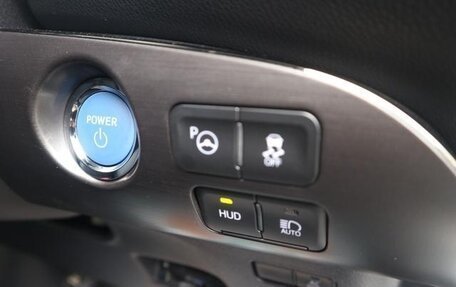 Toyota Prius IV XW50, 2022 год, 1 850 000 рублей, 22 фотография