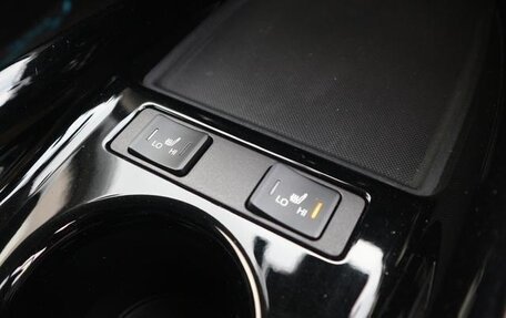 Toyota Prius IV XW50, 2022 год, 1 850 000 рублей, 16 фотография