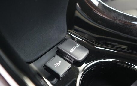 Toyota Prius IV XW50, 2022 год, 1 850 000 рублей, 17 фотография