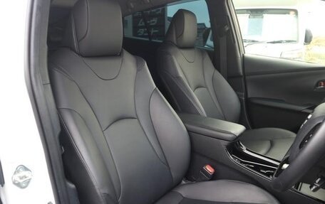 Toyota Prius IV XW50, 2022 год, 1 850 000 рублей, 20 фотография