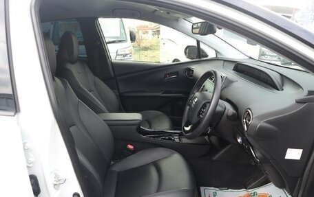 Toyota Prius IV XW50, 2022 год, 1 850 000 рублей, 32 фотография