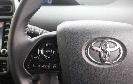 Toyota Prius IV XW50, 2022 год, 1 850 000 рублей, 30 фотография