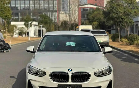 BMW 1 серия, 2023 год, 1 750 000 рублей, 2 фотография