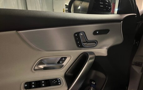 Mercedes-Benz A-Класс, 2019 год, 4 350 000 рублей, 13 фотография