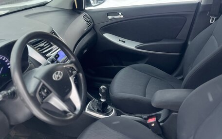 Hyundai Solaris II рестайлинг, 2011 год, 550 000 рублей, 7 фотография