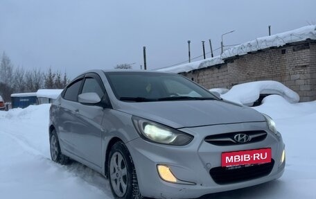 Hyundai Solaris II рестайлинг, 2011 год, 550 000 рублей, 3 фотография