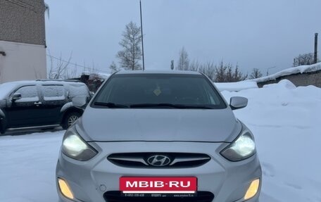 Hyundai Solaris II рестайлинг, 2011 год, 550 000 рублей, 2 фотография