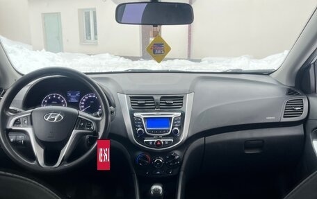 Hyundai Solaris II рестайлинг, 2011 год, 550 000 рублей, 6 фотография