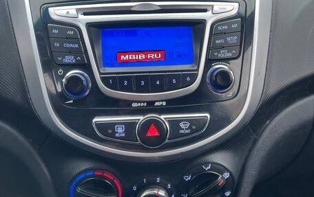 Hyundai Solaris II рестайлинг, 2011 год, 550 000 рублей, 11 фотография