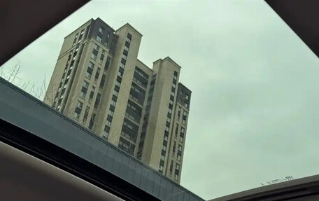 Peugeot 2008 II, 2023 год, 1 600 000 рублей, 5 фотография