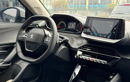 Peugeot 2008 II, 2023 год, 1 600 000 рублей, 8 фотография