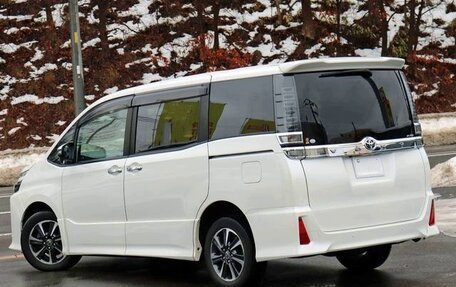 Toyota Voxy III, 2021 год, 1 960 000 рублей, 6 фотография