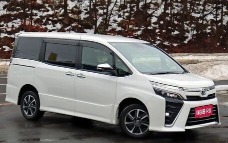 Toyota Voxy III, 2021 год, 1 960 000 рублей, 2 фотография