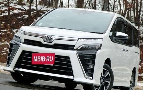 Toyota Voxy III, 2021 год, 1 960 000 рублей, 8 фотография