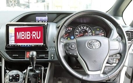 Toyota Voxy III, 2021 год, 1 960 000 рублей, 13 фотография