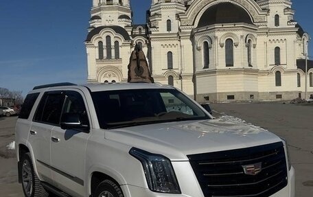 Cadillac Escalade IV, 2016 год, 3 990 000 рублей, 1 фотография