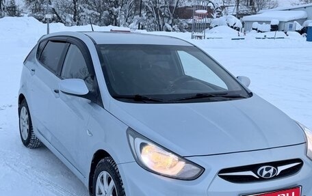 Hyundai Solaris II рестайлинг, 2012 год, 830 000 рублей, 1 фотография