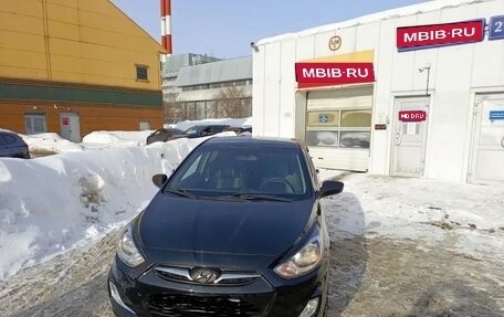 Hyundai Solaris II рестайлинг, 2011 год, 580 000 рублей, 1 фотография