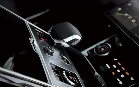 Land Rover Range Rover IV рестайлинг, 2022 год, 21 000 000 рублей, 14 фотография