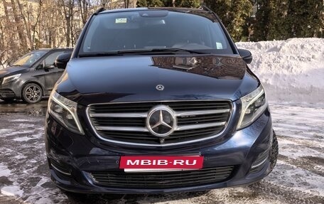 Mercedes-Benz V-Класс, 2018 год, 4 900 000 рублей, 2 фотография