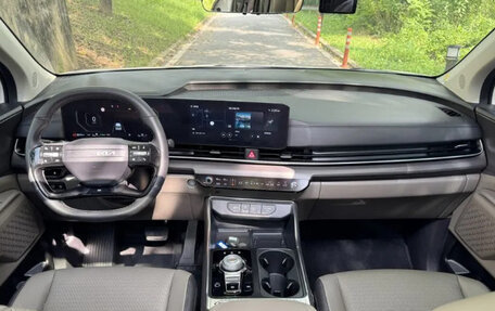 KIA Carnival, 2024 год, 4 700 000 рублей, 6 фотография