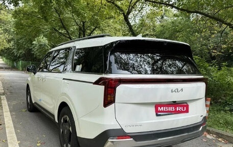 KIA Carnival, 2024 год, 4 700 000 рублей, 3 фотография