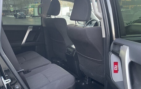 Toyota Land Cruiser Prado 150 рестайлинг 2, 2021 год, 5 820 000 рублей, 13 фотография