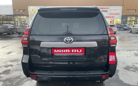 Toyota Land Cruiser Prado 150 рестайлинг 2, 2021 год, 5 820 000 рублей, 7 фотография