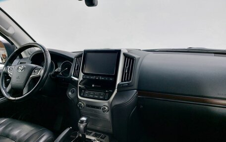 Toyota Land Cruiser 200, 2017 год, 6 400 000 рублей, 13 фотография