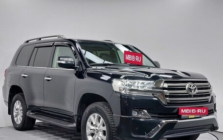 Toyota Land Cruiser 200, 2017 год, 6 400 000 рублей, 3 фотография