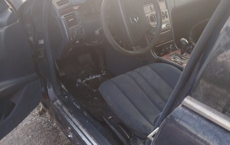 Mercedes-Benz E-Класс, 1995 год, 350 000 рублей, 6 фотография