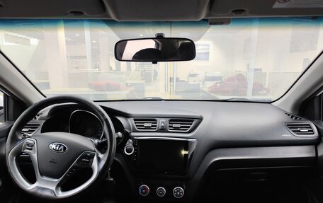 KIA Rio III рестайлинг, 2016 год, 999 000 рублей, 17 фотография