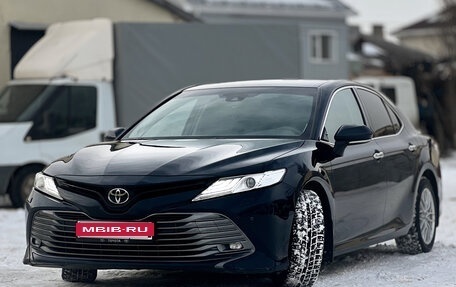 Toyota Camry, 2018 год, 2 600 000 рублей, 1 фотография
